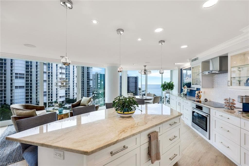 4041 Gulf Shore BLVD SW 902-9