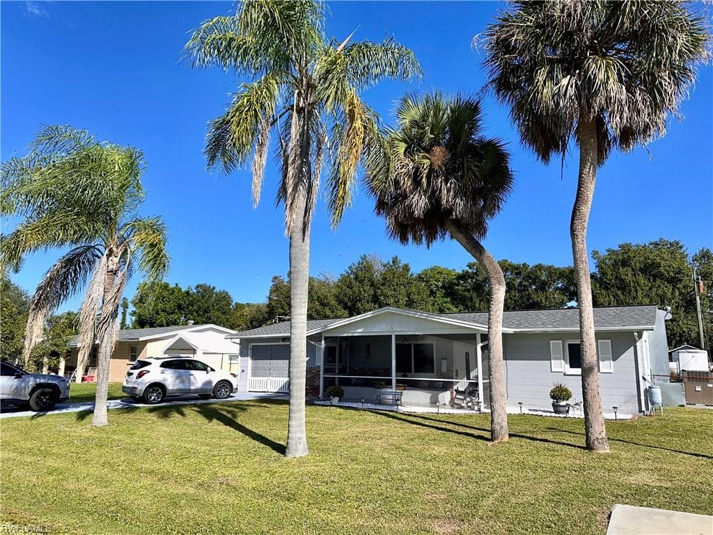 772 July CIR, NORTH FORT MYERS FL 33903-2