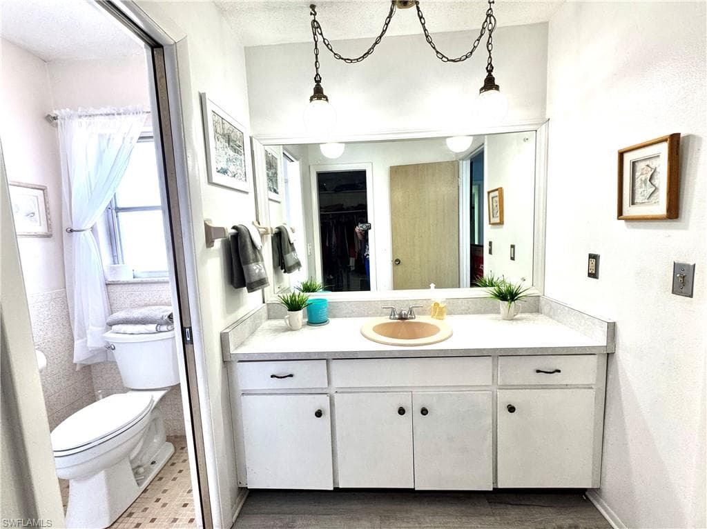 1048 Porpoise RD, VENICE FL 34293-16