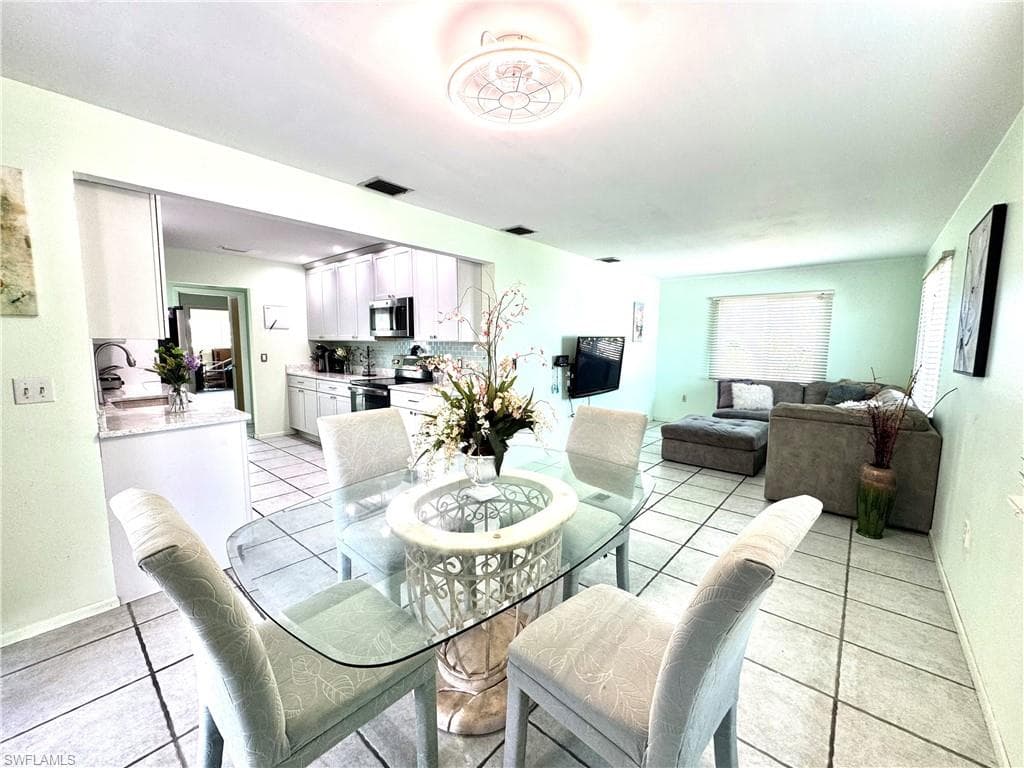 1048 Porpoise RD, VENICE FL 34293-4