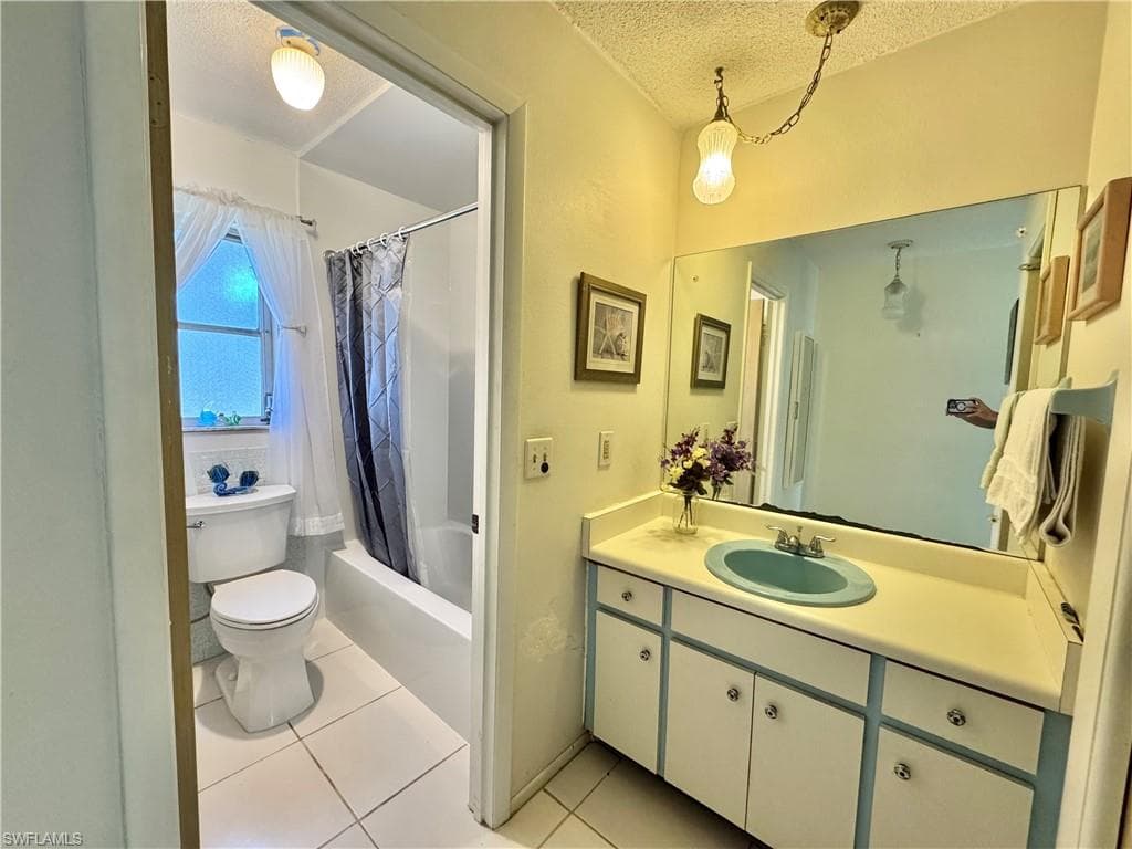 1048 Porpoise RD, VENICE FL 34293-8
