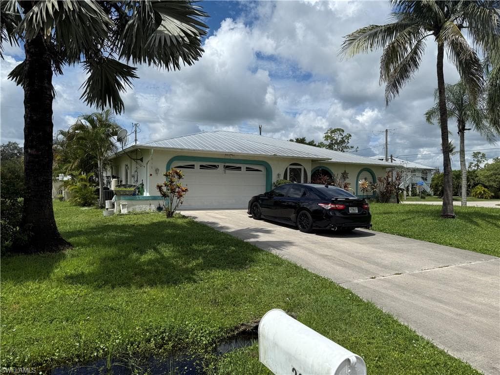 2260 Thompson RD, ALVA FL 33920-1