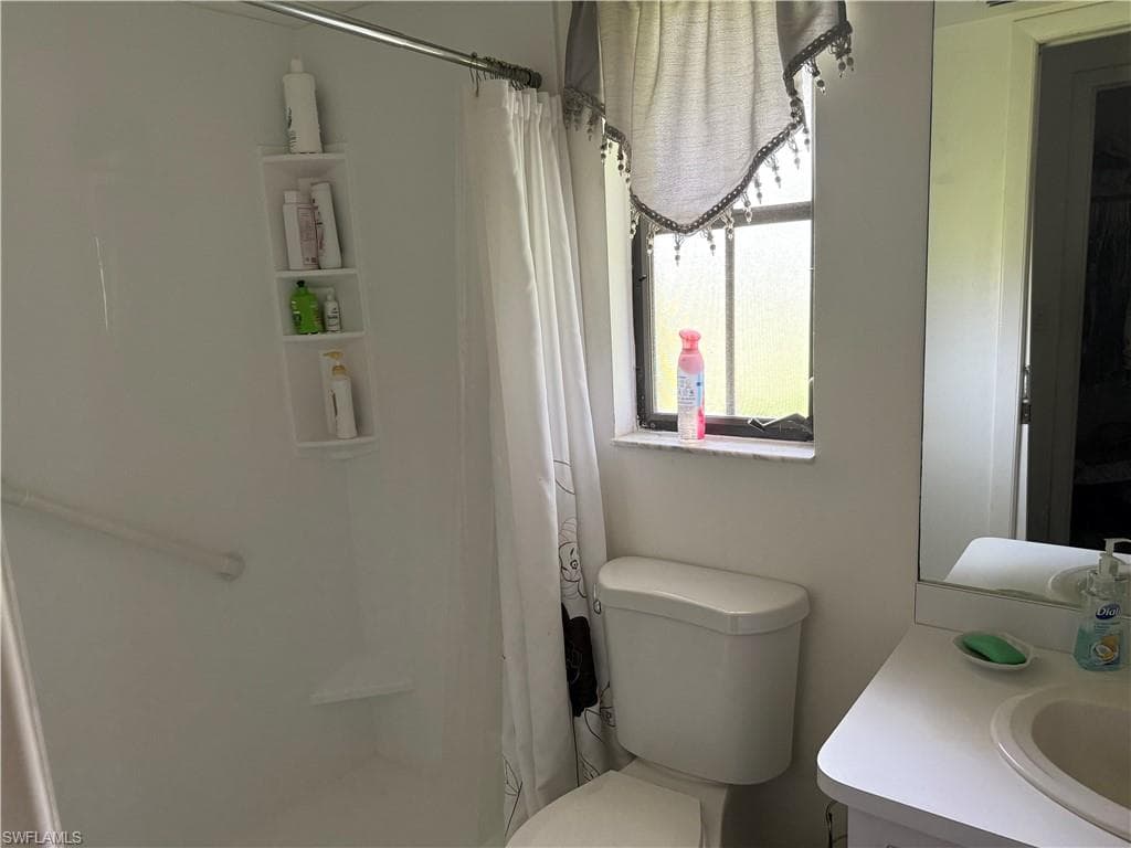 2260 Thompson RD, ALVA FL 33920-8