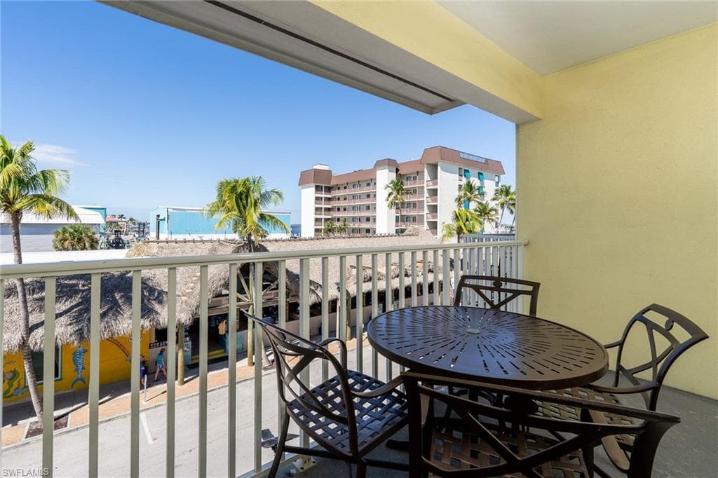 450 Old San Carlos BLVD # 303, FORT MYERS BEACH FL 33931-1