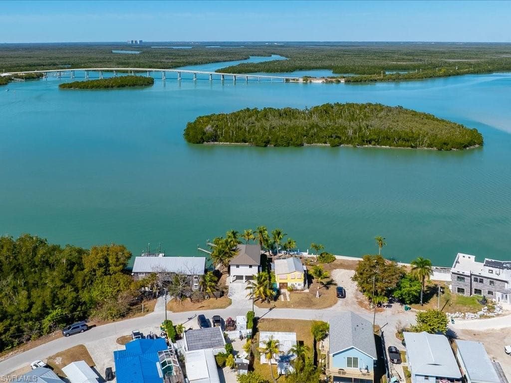 232 Harbor PL N, GOODLAND FL 34140-22