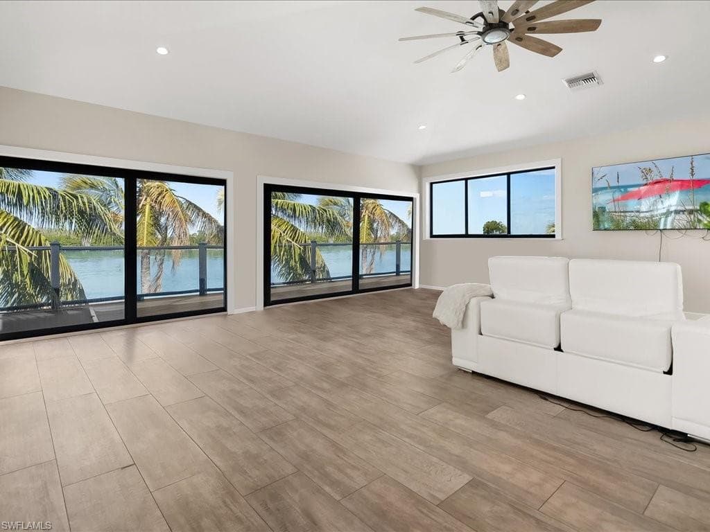 232 Harbor PL N, GOODLAND FL 34140-5