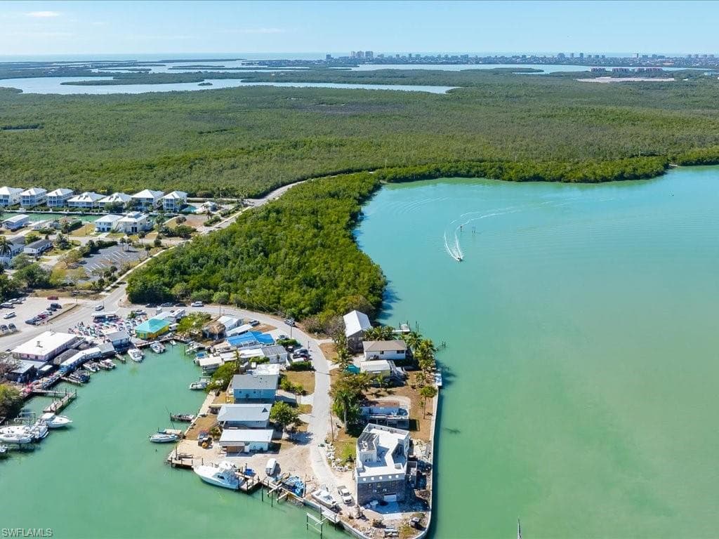 232 Harbor PL N, GOODLAND FL 34140-16