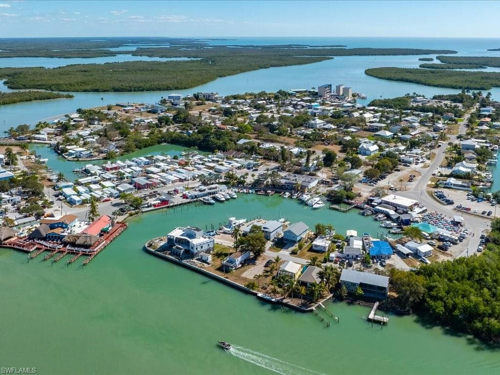 232 Harbor PL N, GOODLAND FL 34140-15