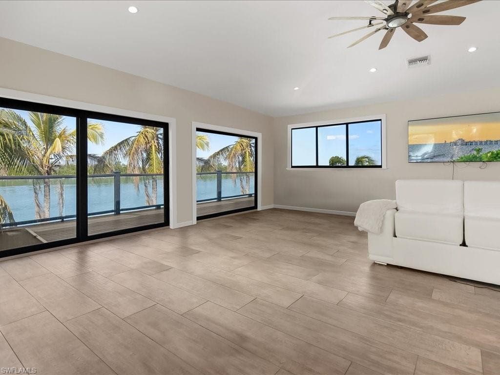 232 Harbor PL N, GOODLAND FL 34140-6