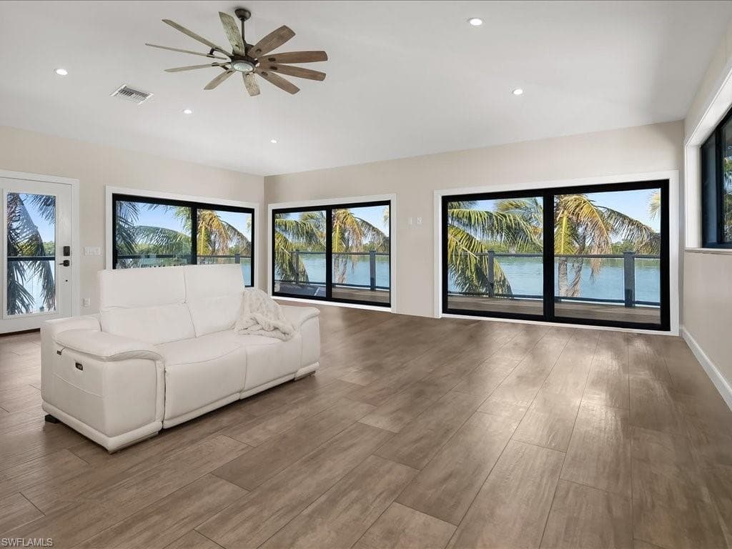 232 Harbor PL N, GOODLAND FL 34140-4