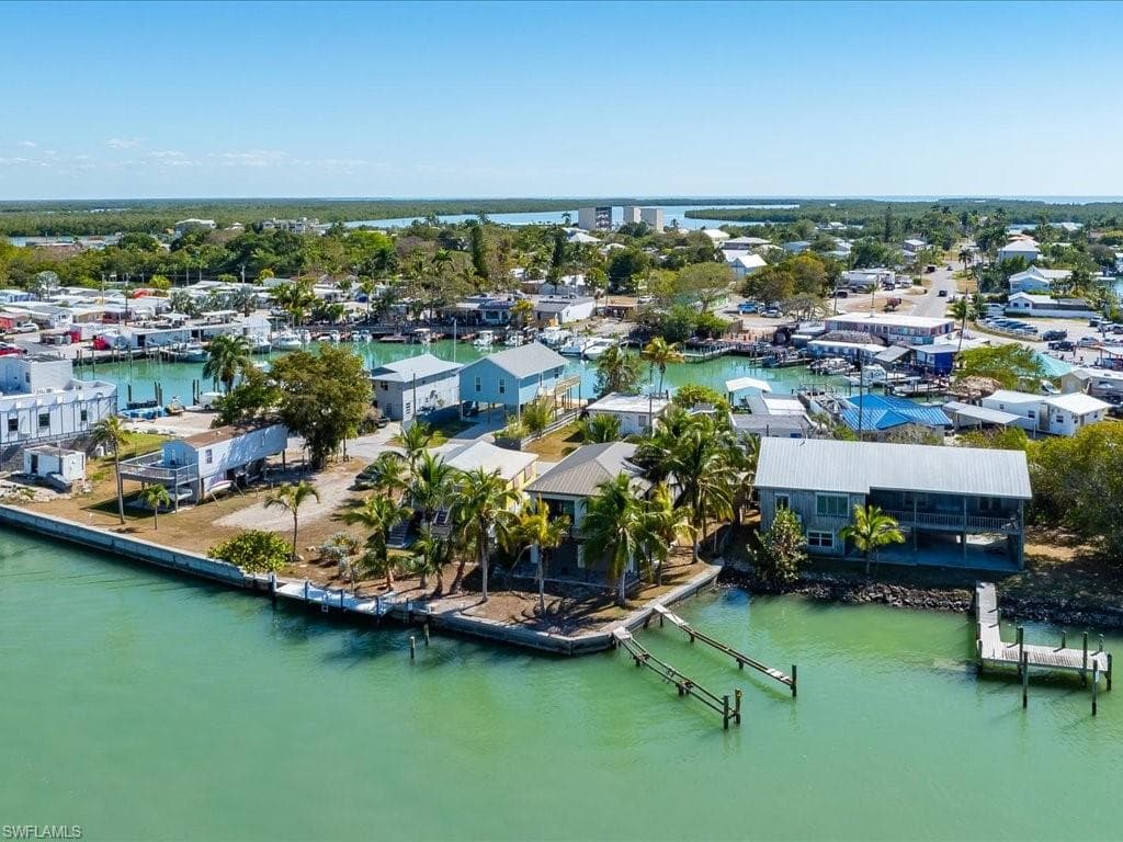 232 Harbor PL N, GOODLAND FL 34140-19