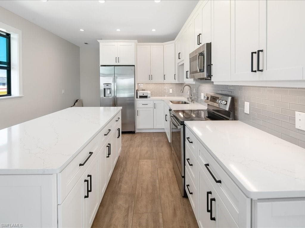 232 Harbor PL N, GOODLAND FL 34140-9