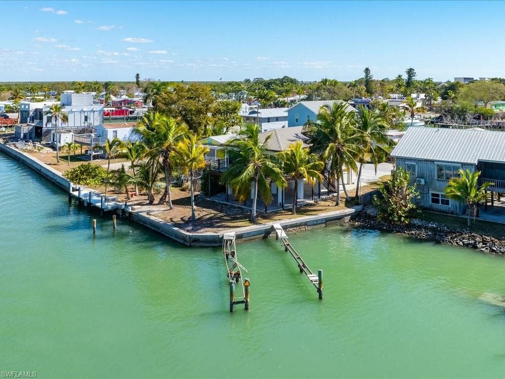 232 Harbor PL N, GOODLAND FL 34140-17