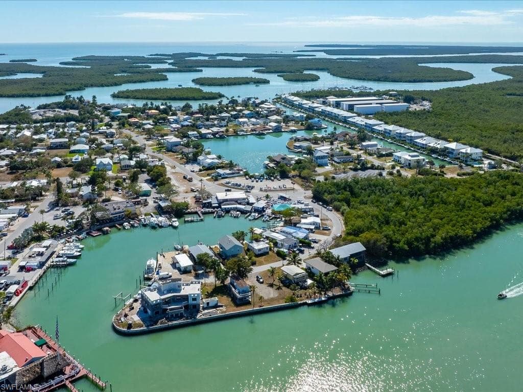 232 Harbor PL N, GOODLAND FL 34140-20