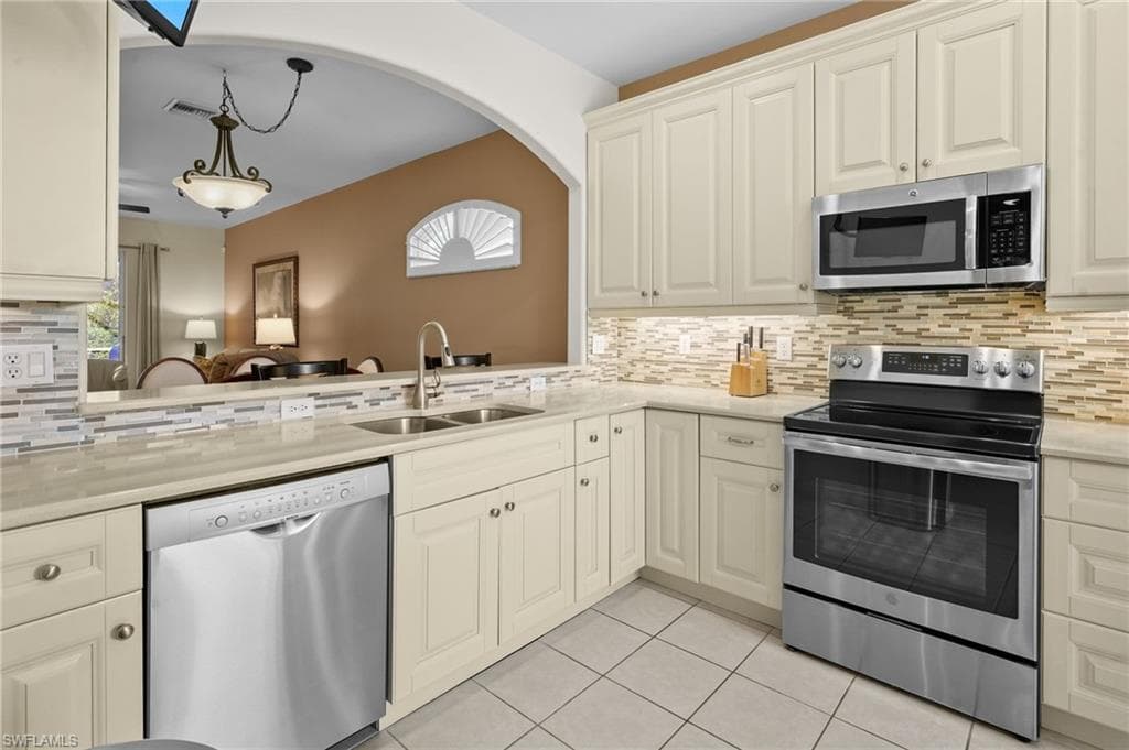8103 Woodridge Pointe DR-1