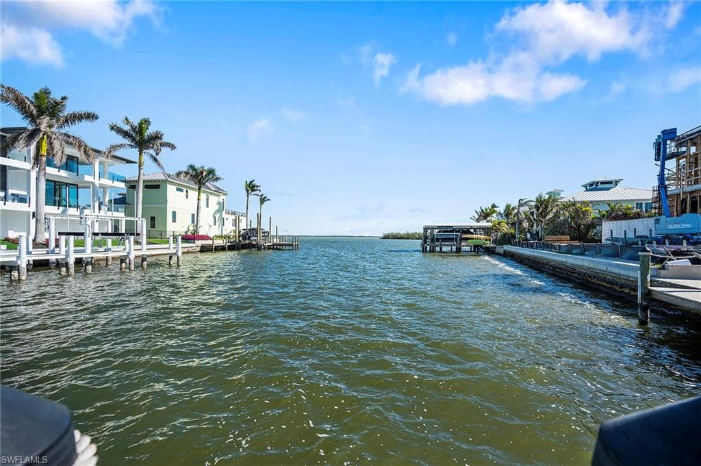 49 Fairview BLVD-22