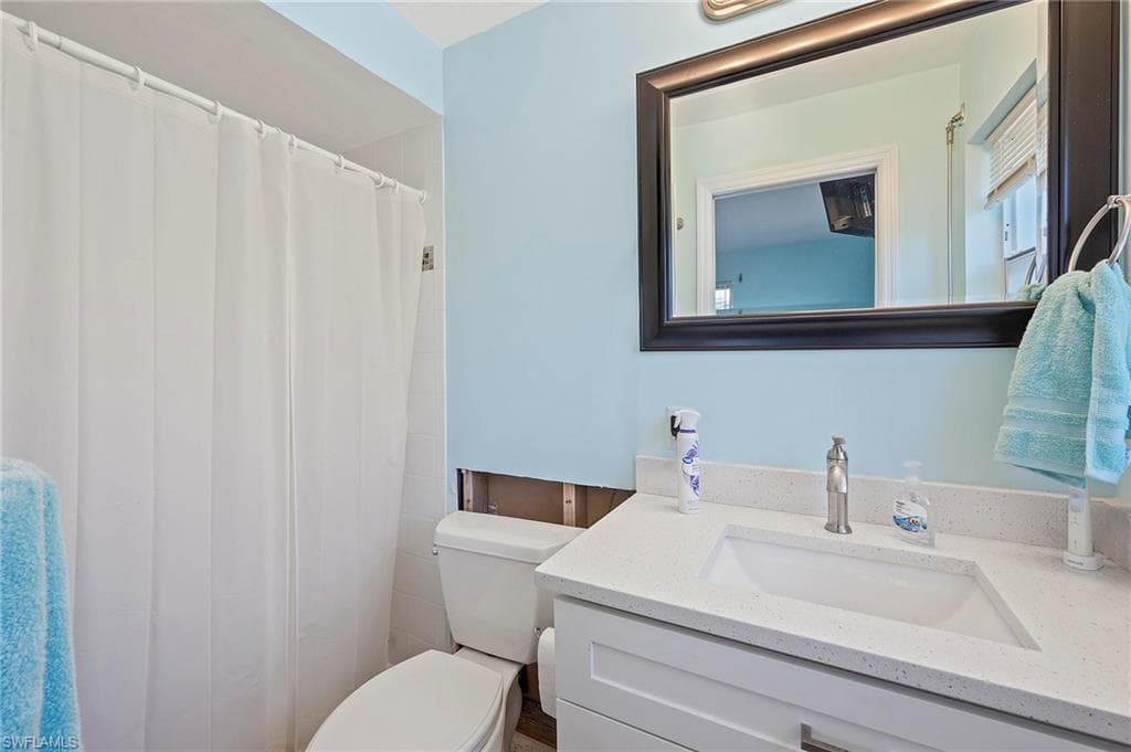49 Fairview BLVD-16