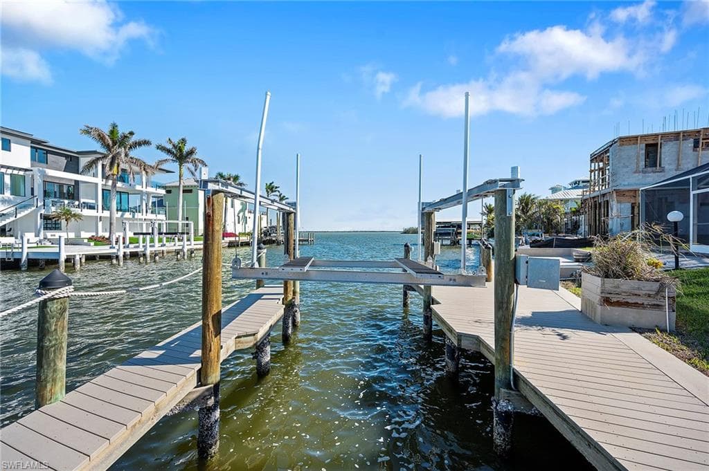 49 Fairview BLVD-10