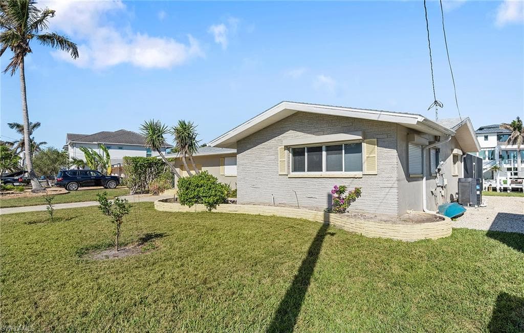 49 Fairview BLVD-30