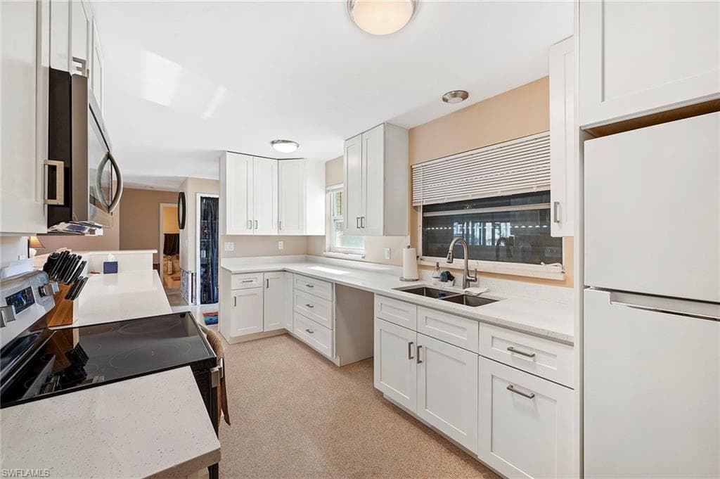 49 Fairview BLVD-4