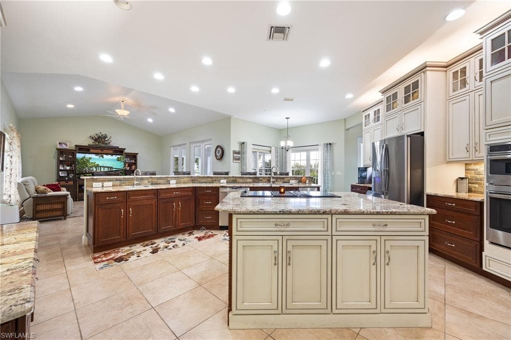 4013 Oak Haven DR-15