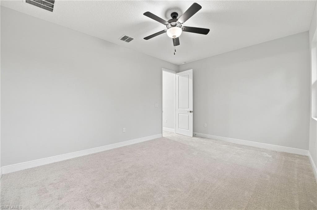 1835 Wheeling AVE-16