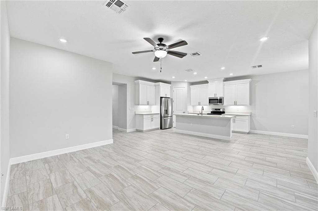 1835 Wheeling AVE-12