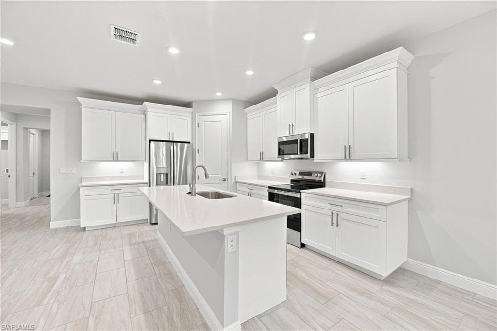 1835 Wheeling AVE-7