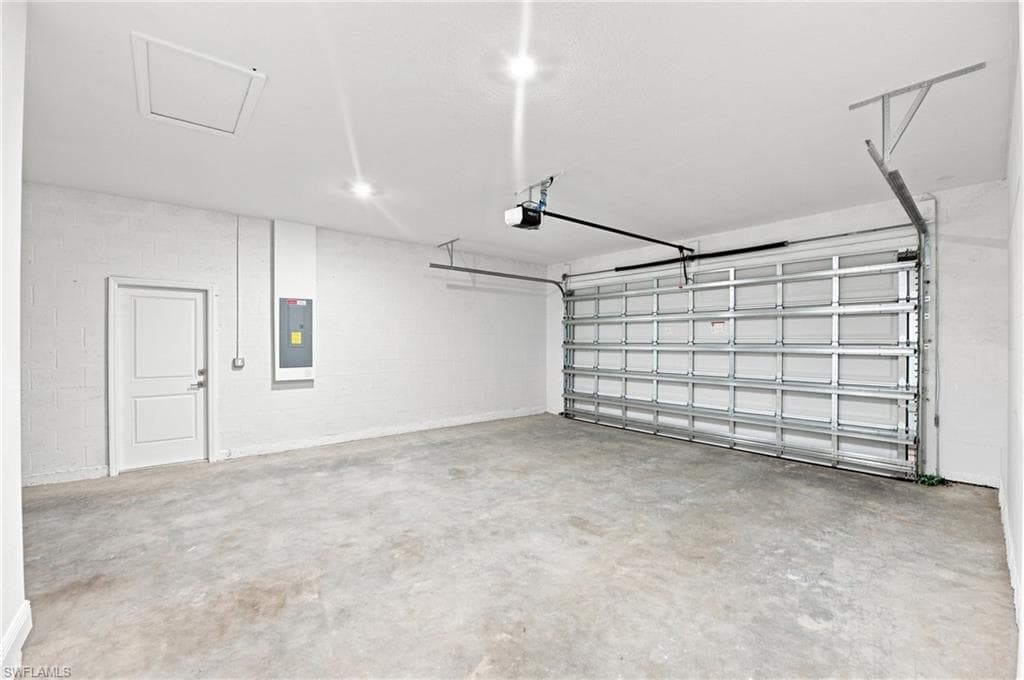 1835 Wheeling AVE-32