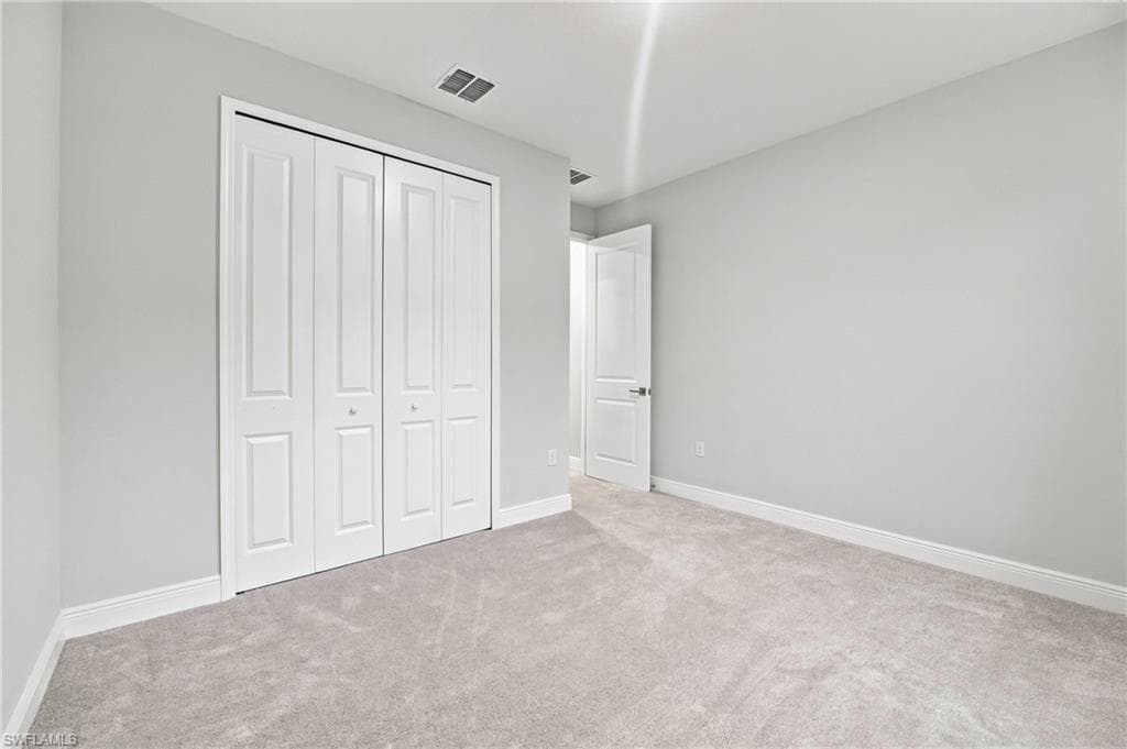 1835 Wheeling AVE-30