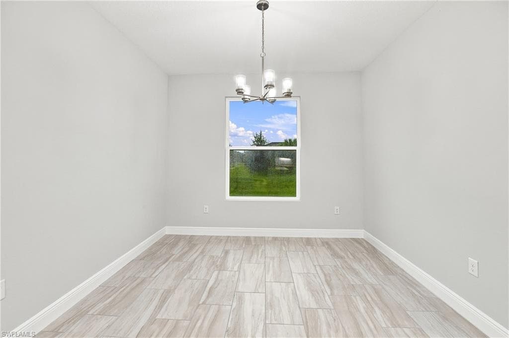 1835 Wheeling AVE-10