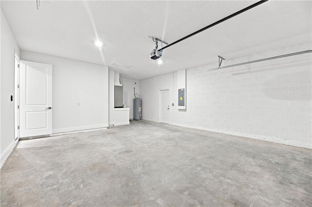 1835 Wheeling AVE-31