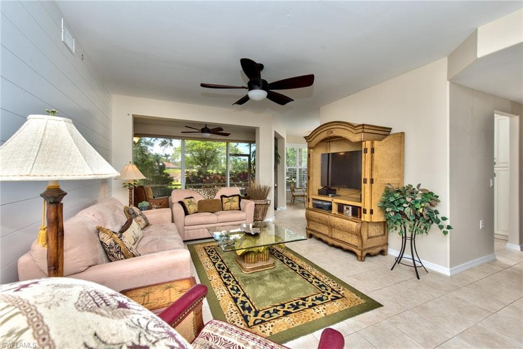 2190 ARIELLE DR 902-2