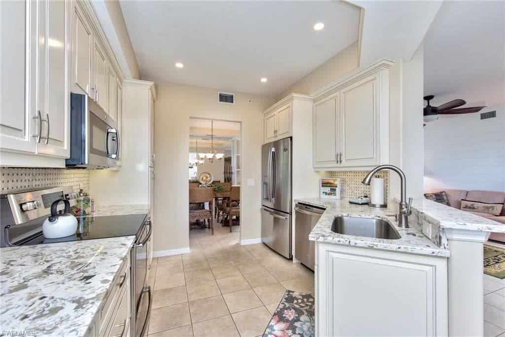 2190 ARIELLE DR 902-9