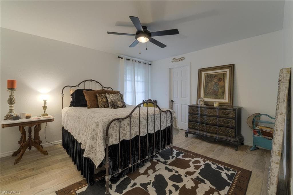 1270 Riverbend DR-17