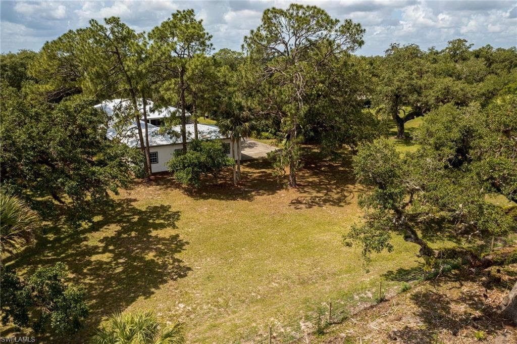 1270 Riverbend DR-32