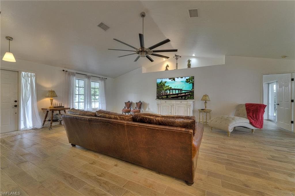 1270 Riverbend DR-5