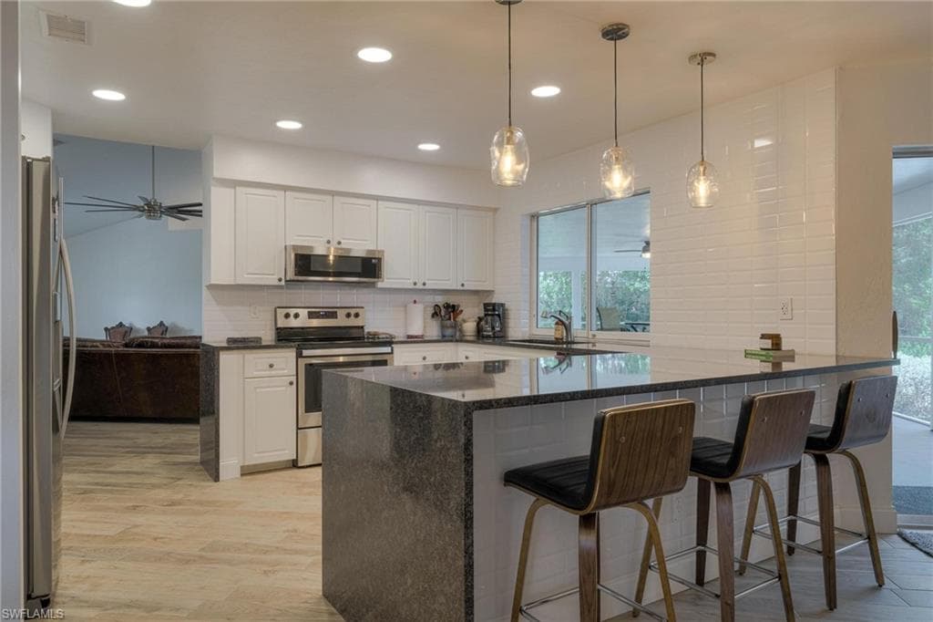 1270 Riverbend DR-10