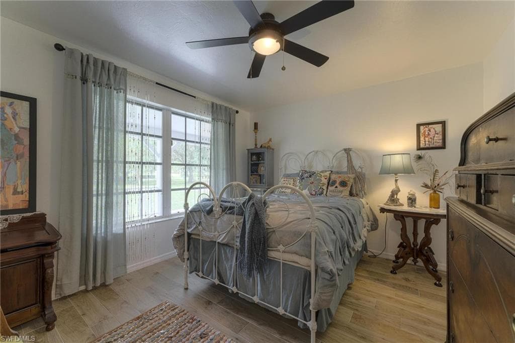 1270 Riverbend DR-18