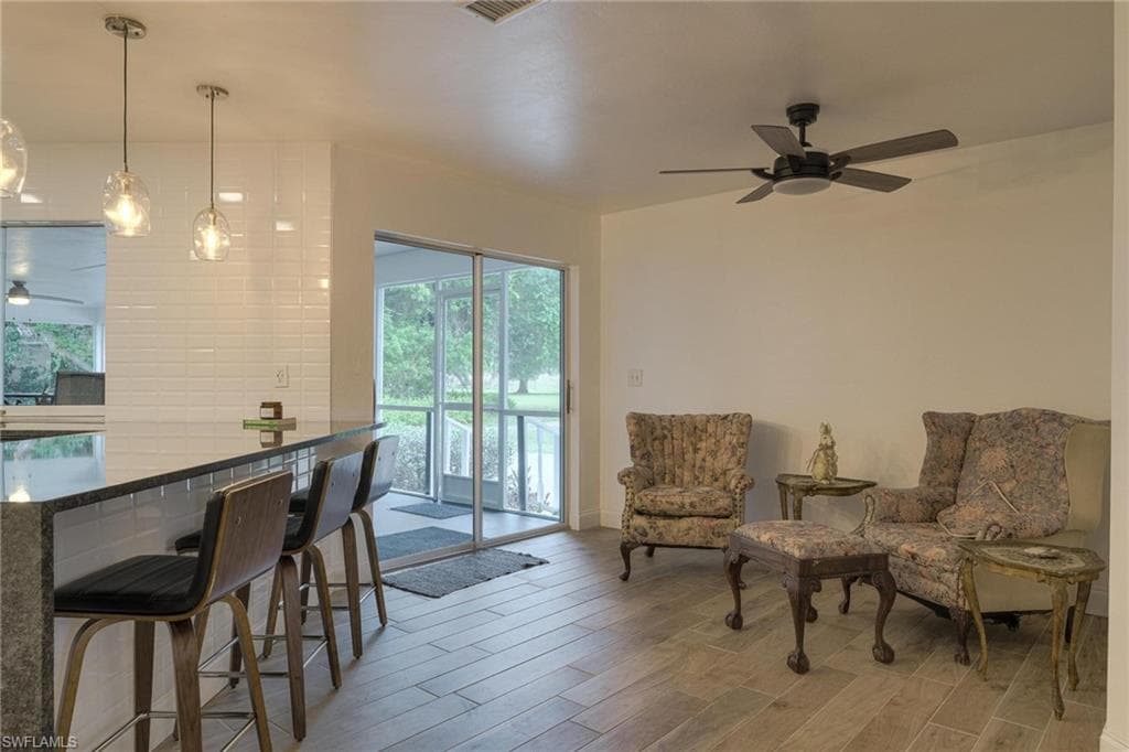 1270 Riverbend DR-11