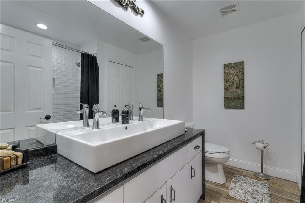 1270 Riverbend DR-19