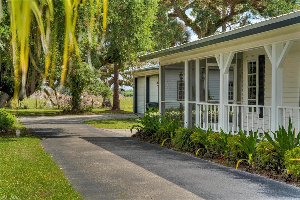 1270 Riverbend DR-29