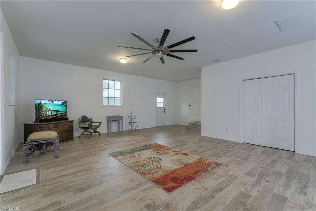 1270 Riverbend DR-21