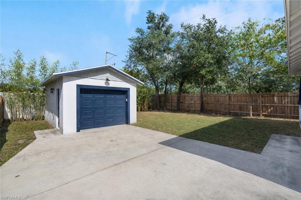1324 Giddens AVE-31