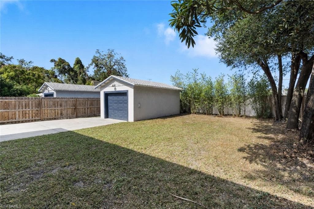 1324 Giddens AVE-32