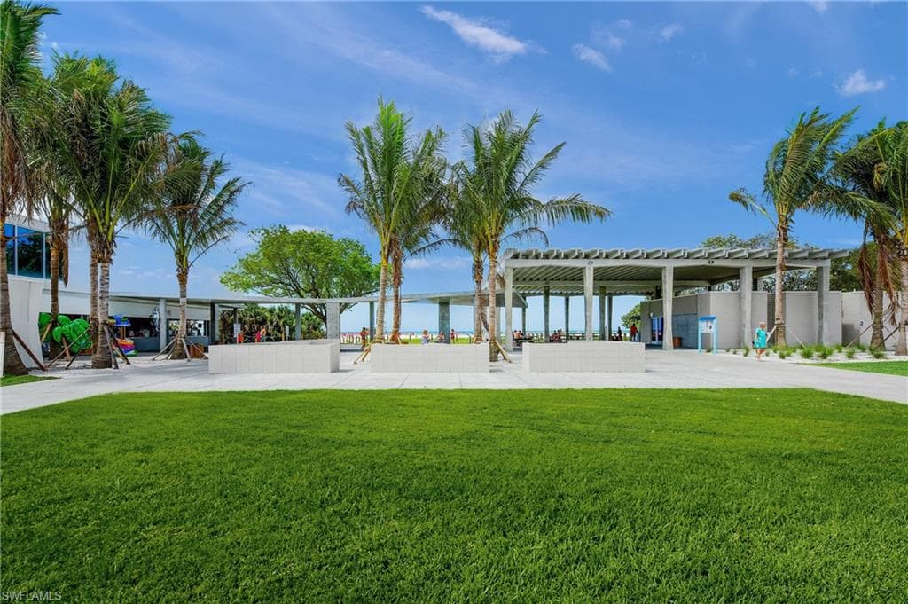 915 Beach RD 215-44