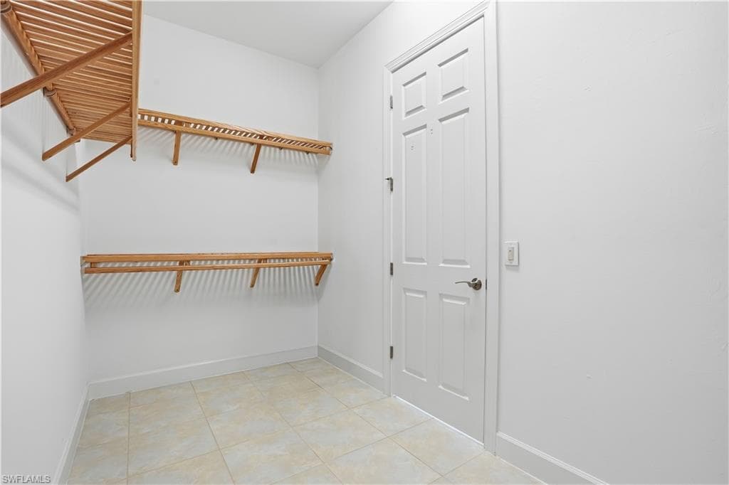 9328 Fieldstone LN-19