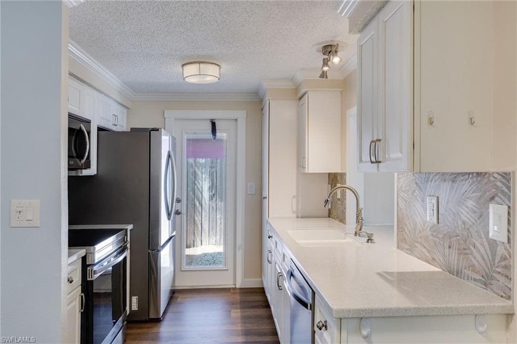 2639 Bridgeview ST-4