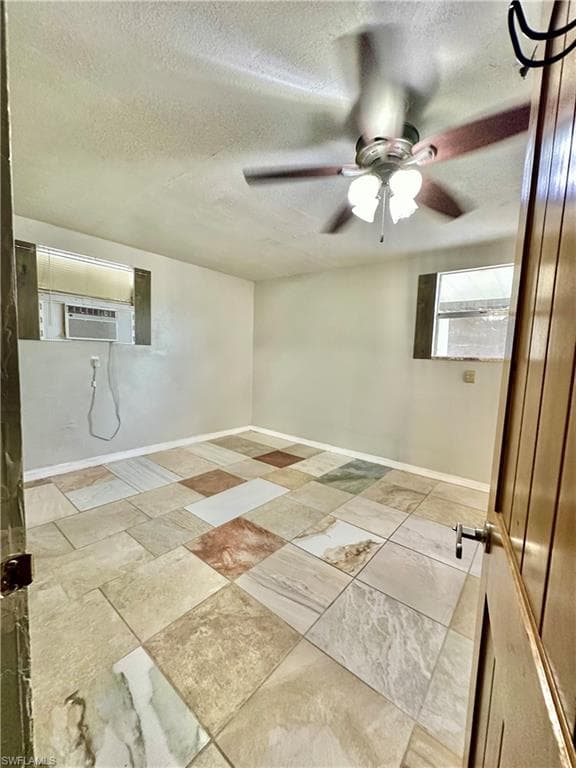 907 Laredo AVE-13