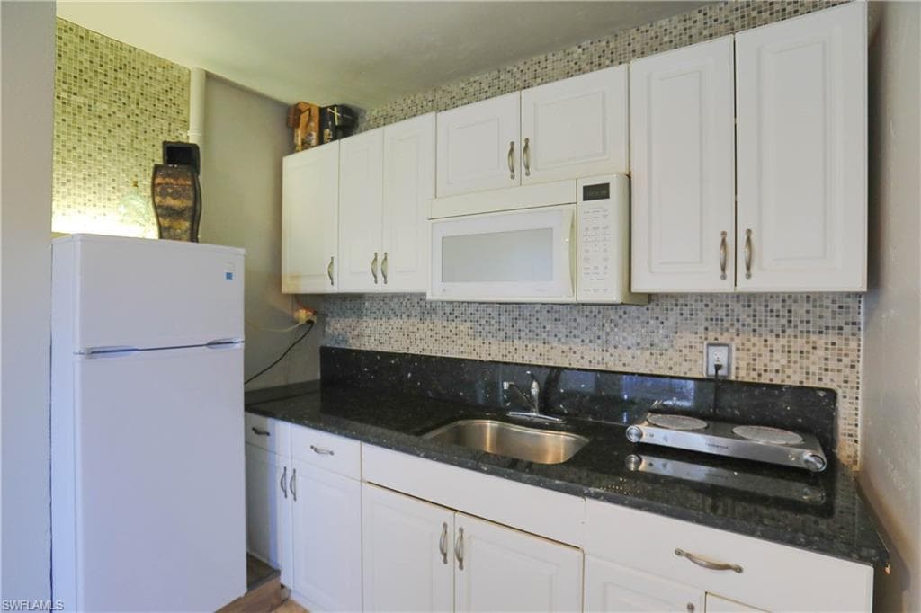907 Laredo AVE-8